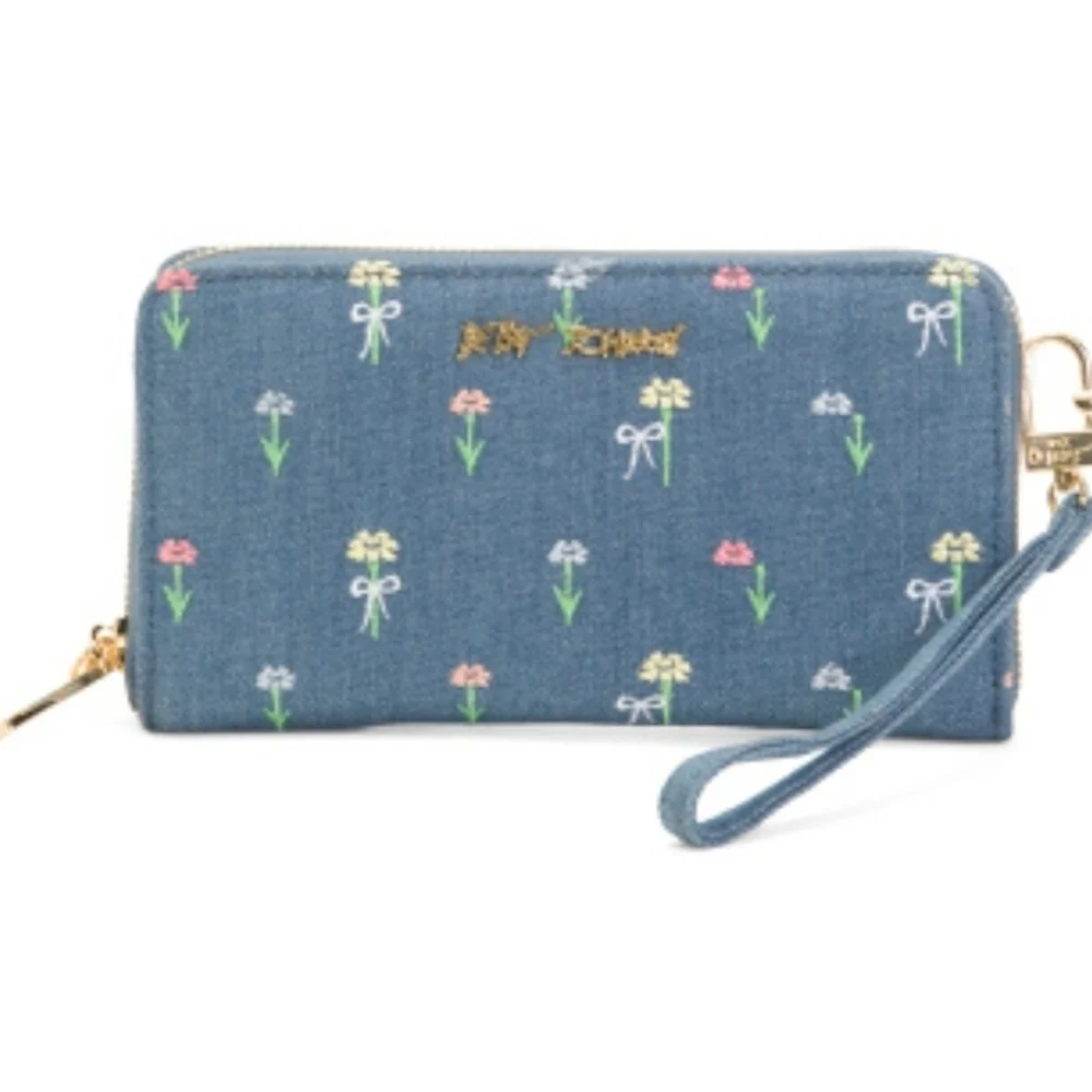 💙🔹️Betsey Johnson🔹️ Denim XOZIP-E Blue Floral Embroidered wallet + Wristlet